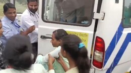 नेताओं, अधिकारियों के लिए पंडाल, बच्चों को खुले आसमान में बिठाया... जश्न-ए-आजादी में भींगने से बच्ची की तबीयत बिगड़ी