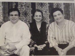 पूरा बॉलीवुड बुलाता है चिंटू लेकिन दिलीप कुमार ने रखा था ऋषि कपूर का डिफरेंट निकनेम, सुनकर फैंस भी दे बैठे दिल पूरा बॉलीवुड बुलाता है चिंटू लेकिन दिलीप कुमार ने रखा था ऋषि कपूर का डिफरेंट निकनेम, सुनकर फैंस भी दे बैठे दिल