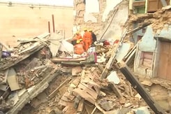 Varanasi: Kashi Vishwanath Temple के पास 2 मकान ढहे, CM Yogi ने लिया संज्ञान Varanasi: Kashi Vishwanath Temple के पास 2 मकान ढहे, CM Yogi ने लिया संज्ञान