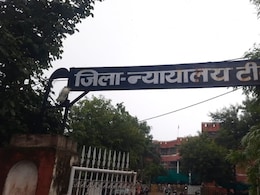 भरे कोर्ट में बीवी ने पति को पीटा ! खड़े-खड़े तमाशा देखते रहे वकील