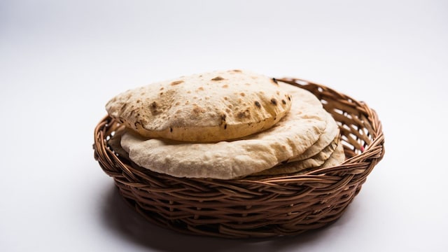 One of the best flour for rotis, whole wheat flour remains a versatile and nutrient-dense option