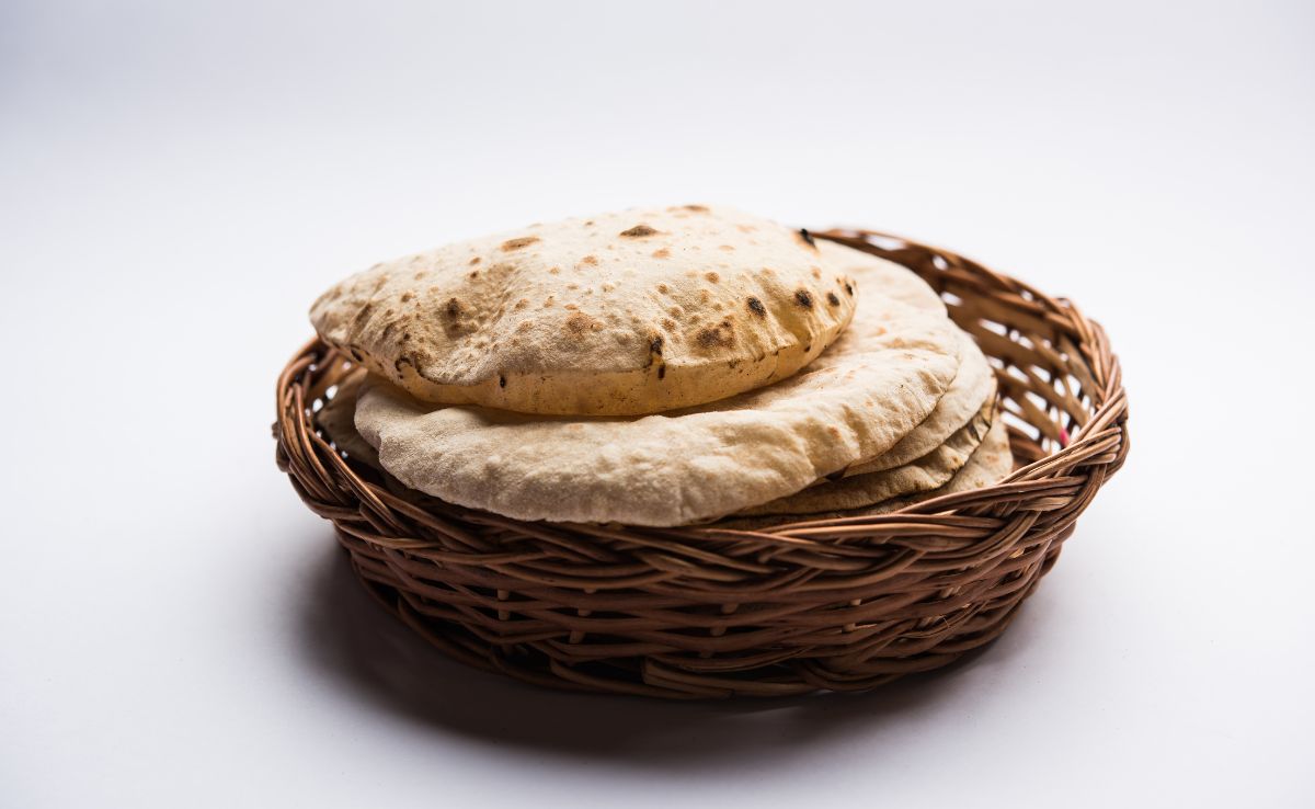 One of the best flour for rotis, whole wheat flour remains a versatile and nutrient-dense option