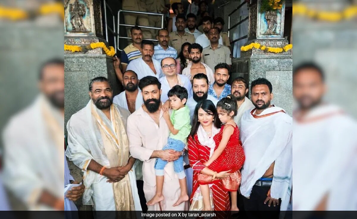 Viral: Ahead Of <i>Toxic</i> Shoot, Yash Visits Temples With Family
