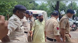 MP News: छतरपुर में पुलिस पर पथराव करने वाला मुख्य आरोपी हुआ कोर्ट में पेश, 100 से अधिक पर हुई थी FIR