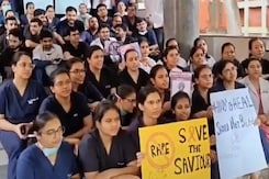 Jaipur News:  Doctors डरे हैं, मरीज बेहाल! कब होगा 'सिस्टम' का इलाज? | Latest | Apni Baat Jaipur News:  Doctors डरे हैं, मरीज बेहाल! कब होगा 'सिस्टम' का इलाज? | Latest | Apni Baat