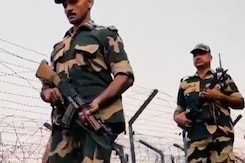 North East में घुसपैठियों पर नज़र, Railway Stations पर RPF की चौकसी, दो महीने में करीब 80 गिरफ़्तार North East में घुसपैठियों पर नज़र, Railway Stations पर RPF की चौकसी, दो महीने में करीब 80 गिरफ़्तार