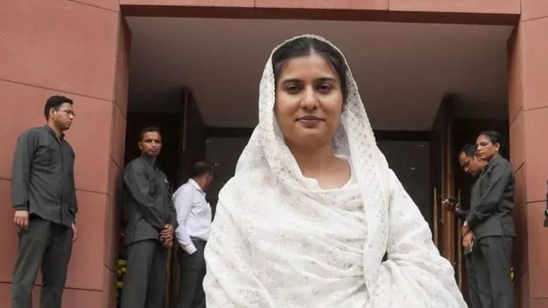बाहर जाइये... सपा सांसद इकरा हसन के साथ ADM ने की अभद्रता, पढ़ें क्या है पूरा मामला