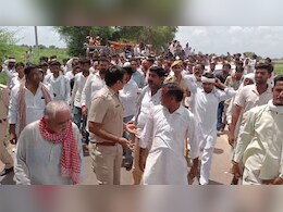 काले हिरण का शव रखकर जाम किया नेशनल हाईवे, लगातार तीसरे दिन धरने पर वन्यजीव प्रेमी