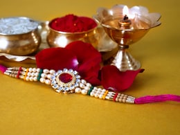 Raksha Bandhan 2024: ईष्टदेव को इस तरह बांधी जा सकती है राखी, सही समय और विधि का रखें ध्यान Raksha Bandhan 2024: ईष्टदेव को इस तरह बांधी जा सकती है राखी, सही समय और विधि का रखें ध्यान