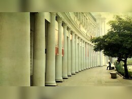 ...जब दिल्ली के कनॉट प्लेस में लगे विज्ञापन वाले टीवी पर अचानक चलने लगा अश्लील वीडियो