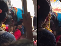 देख रहा है विनोद... चलती लोकल ट्रेन में महिला ने खोल दिया ब्यूटी पार्लर, Video में जान दांव पर लगाकर करती दिखी थ्रेडिंग देख रहा है विनोद... चलती लोकल ट्रेन में महिला ने खोल दिया ब्यूटी पार्लर, Video में जान दांव पर लगाकर करती दिखी थ्रेडिंग