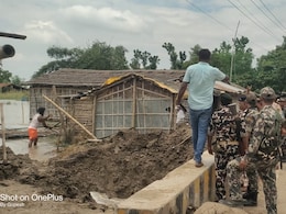 भागलपुर में पुल का गेट खोलने को लेकर बाढ़ पीड़ितों का बवाल, पुलिस पर किया पथराव, 5 घायल