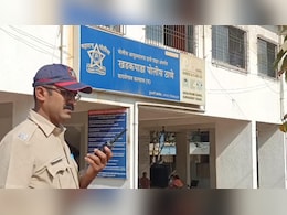 आईचा मृत्यू, लेक दोन दिवस मृतदेहा शेजारीच बसून, दरवाजा उघडला अन्... आईचा मृत्यू, लेक दोन दिवस मृतदेहा शेजारीच बसून, दरवाजा उघडला अन्...