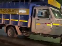Video: Driverless Pune Civic Body Truck Seen Moving In Reverse, Hits Divider Video: Driverless Pune Civic Body Truck Seen Moving In Reverse, Hits Divider
