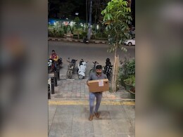 बेंगलुरु के स्टारबक्स में बैठकर शख्स ने ऑर्डर किया लैपटॉप, 13 मिनट में Flipkart ने वहीं डिलीवरी भी कर दिया बेंगलुरु के स्टारबक्स में बैठकर शख्स ने ऑर्डर किया लैपटॉप, 13 मिनट में Flipkart ने वहीं डिलीवरी भी कर दिया