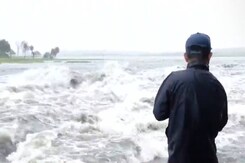 Heavy Rains in Madhya Pradesh: MP में बारिश की भयानक तस्वीर, नदी नाले उफान पर, अलर्ट जारी