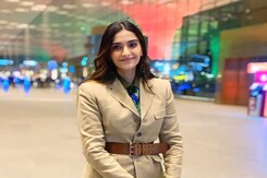 Sonam Kapoor's Airport OOTD - Style Personified Sonam Kapoor's Airport OOTD - Style Personified