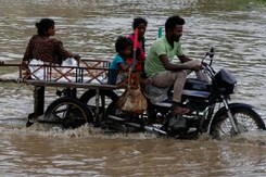 बारिश से मचा कोहराम, जानें किन राज्यों में Red Alert?