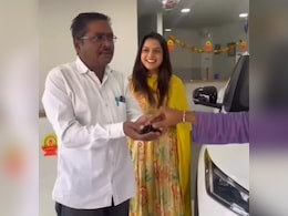 बेटी ने पापा को दिया ऐसा गिफ्ट, देखकर लोगों की आंखों से छलक गए आंसू, अब तक 4 मिलियन लोग देख चुके हैं VIDEO बेटी ने पापा को दिया ऐसा गिफ्ट, देखकर लोगों की आंखों से छलक गए आंसू, अब तक 4 मिलियन लोग देख चुके हैं VIDEO