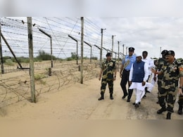 भारत-पाक बॉर्डर पर पहुंचे राज्यपाल हरिभाऊ बागडे, BSF की सांचू पोस्ट का किया निरीक्षण