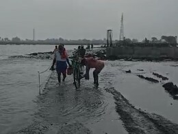 बिहार में कोसी और गंगा में बाढ़ का कहर,  भागलपुर के कहलगांव में  NH 80 पर चढ़ा पानी बिहार में कोसी और गंगा में बाढ़ का कहर,  भागलपुर के कहलगांव में  NH 80 पर चढ़ा पानी