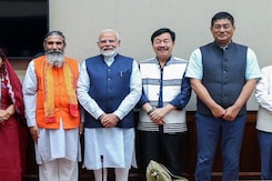 SC के फैसले पर सियासी हलचल तेज, विरोध में PM Modi से मिले BJP के SC-ST सांसद SC के फैसले पर सियासी हलचल तेज, विरोध में PM Modi से मिले BJP के SC-ST सांसद