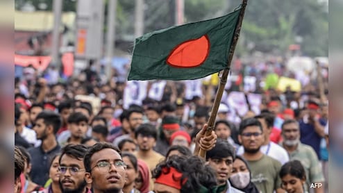 फिर जल उठा बांग्लादेश! युनूस की बढ़ी मुश्किलें, ढाका की सड़कों पर लाखों प्रदर्शनकारी