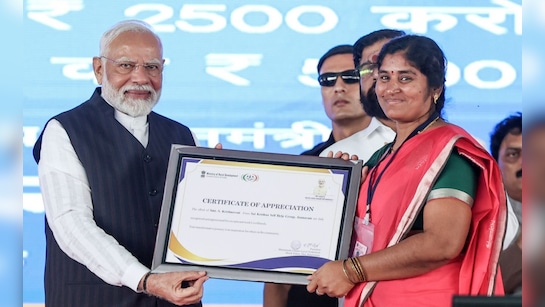 Lakhpati Didi Yojana : महिलाओं के लिए सरकार की नई पहल, लखपति दीदी को हर माह 15 से 30 हजार की होगी कमाई 2 Lakhpati Didi Yojana: New government initiative for women, Lakhpati Didi will earn 15 to 30 thousand rupees every month.