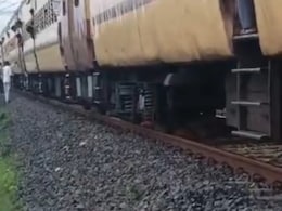 Train Accident: एक ही दिन में MP से दूसरा ट्रेन हादसा, शिवपुरी में मवेशियों के झुंड से टकराई ट्रेन Train Accident: एक ही दिन में MP से दूसरा ट्रेन हादसा, शिवपुरी में मवेशियों के झुंड से टकराई ट्रेन