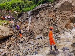 Air Force Choppers Join Rescue Ops In Uttarakhand, 5000 Evacuated Air Force Choppers Join Rescue Ops In Uttarakhand, 5000 Evacuated