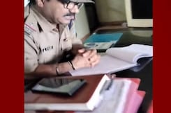 Dhar News: पिता की शिकायत लेकर थाने पहुंचा 5 साल का हसनैन, वीडियो वायरल Dhar News: पिता की शिकायत लेकर थाने पहुंचा 5 साल का हसनैन, वीडियो वायरल