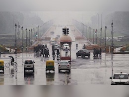 Delhi Rains: दिल्ली में बारिश बरकार, जलभराव ने रोकी गाड़ियों की रफ्तार; जानें आज के मौसम का हाल Delhi Rains: दिल्ली में बारिश बरकार, जलभराव ने रोकी गाड़ियों की रफ्तार; जानें आज के मौसम का हाल