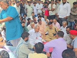 Rajasthan Crime: राजस्थान के बाड़मेर में बढ़ा गतिरोध, शव लेकर धरने पर बैठे लोग, पुलिस पर लगाए गंभीर आरोप Rajasthan Crime: राजस्थान के बाड़मेर में बढ़ा गतिरोध, शव लेकर धरने पर बैठे लोग, पुलिस पर लगाए गंभीर आरोप