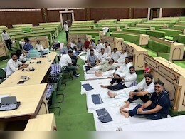 विधानसभा में पूरी रात धरना, कांग्रेस विधायक गाते रहे रघुपति राघव राजाराम...
