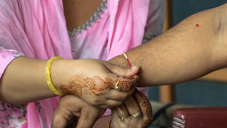 Raksha Bandhan gift: दूर हो जाएगी आपकी हर टेंशन, इस राखी अपने भाई या बहन को दें ये गिफ्ट Raksha Bandhan gift: दूर हो जाएगी आपकी हर टेंशन, इस राखी अपने भाई या बहन को दें ये गिफ्ट