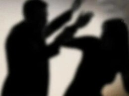 चरित्र शक पर हैवानियत ! नशे में धुत पति ने बीवी को पीटा, नहीं हुई सुनवाई 