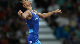 Vinesh Phogat: गोल्डन गर्ल बनने से एक कदम दूर विनेश फोगाट, मेडल से पहले रेसलिंग में रच दिया इतिहास