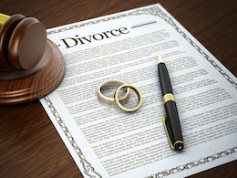 China Man Accused Of Domestic Violence Refuses Divorce, Flees Courtroom With Wife On His Back China Man Accused Of Domestic Violence Refuses Divorce, Flees Courtroom With Wife On His Back