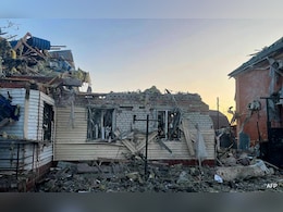 यूक्रेन पर ड्रोन हमले और मिसाइलों की हुई बौछार, 4 की मौत, 37 घायल यूक्रेन पर ड्रोन हमले और मिसाइलों की हुई बौछार, 4 की मौत, 37 घायल