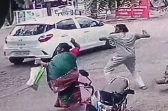 Video: Mother Scares Away 3 Men Who Attacked Her Son In Broad Daylight In Maharashtra Video: Mother Scares Away 3 Men Who Attacked Her Son In Broad Daylight In Maharashtra