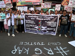 लोगों में गुस्सा, सड़कों पर डॉक्टर, SC करेगा सुनवाई; कोलकाता रेप-मर्डर केस में दबाव में ममता दीदी? लोगों में गुस्सा, सड़कों पर डॉक्टर, SC करेगा सुनवाई; कोलकाता रेप-मर्डर केस में दबाव में ममता दीदी?