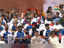 विरोधी पक्षनेता तरीही सर्वात मागच्या रांगेत का बसले राहुल गांधी? संरक्षण मंत्रालयाने सांगितलं...  विरोधी पक्षनेता तरीही सर्वात मागच्या रांगेत का बसले राहुल गांधी? संरक्षण मंत्रालयाने सांगितलं...
