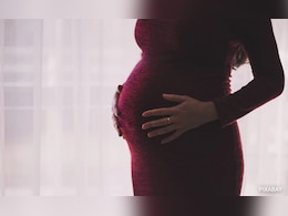 दुर्ग में डॉक्टर की गंदी हरकत! नर्स को कमरे से बाहर भेजा, अल्ट्रासाउंड कराने पहुंची गर्भवती महिला से... दुर्ग में डॉक्टर की गंदी हरकत! नर्स को कमरे से बाहर भेजा, अल्ट्रासाउंड कराने पहुंची गर्भवती महिला से...