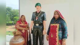 शहीद भाई की प्रतिमा पर बहनों ने बांधी राखी, भाई की याद में फूट-फूटकर रोई