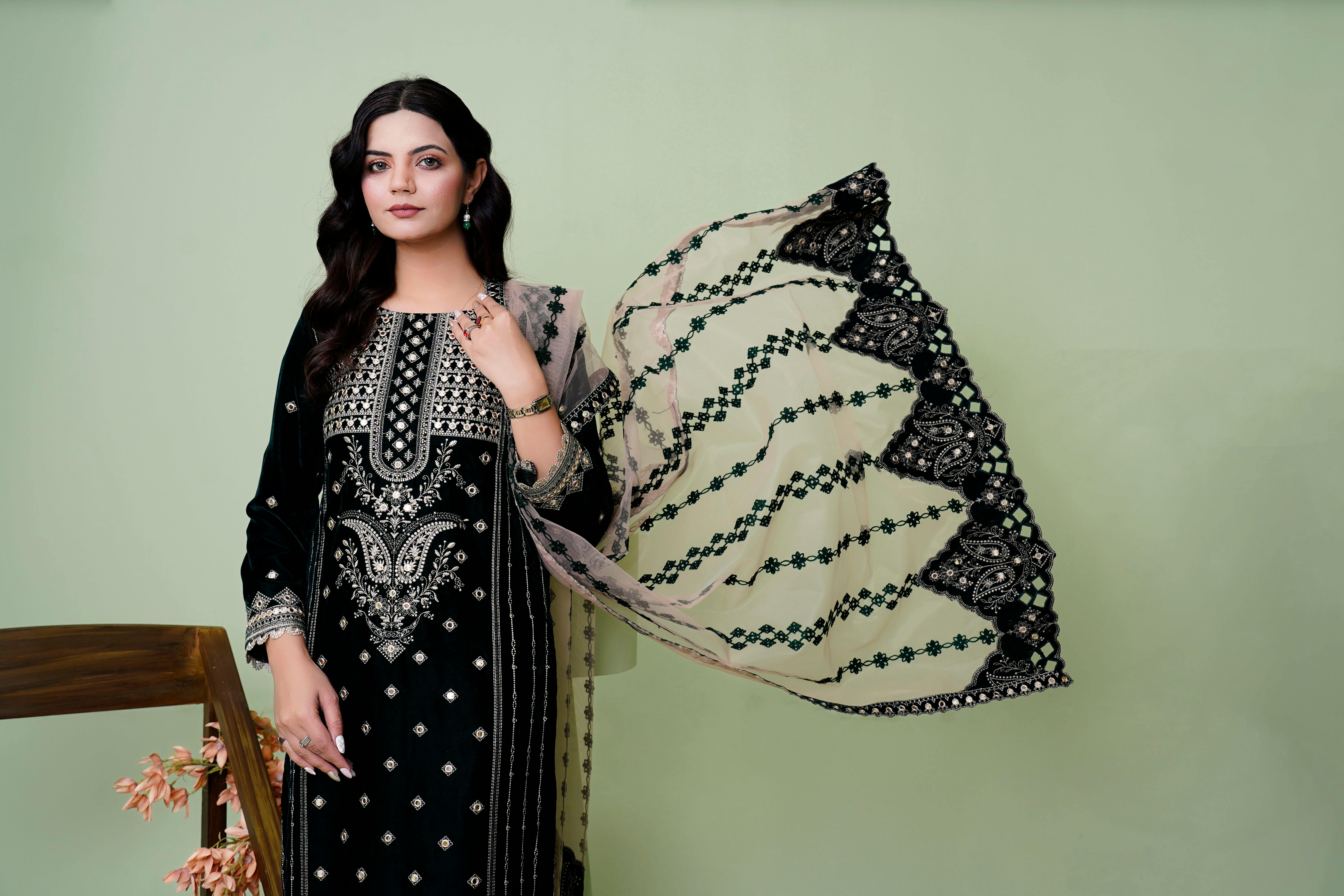 Enjoy Up To 83% Off On Women’s Ethnic Suits From Varanga And Indo Era Enjoy Up To 83% Off On Women’s Ethnic Suits From Varanga And Indo Era