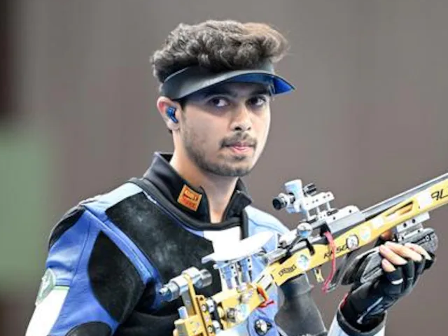 Shooter Swapnil Kusale ने रचा इतिहास, 50 मीटर राइफल में जीता Bronze मेडल