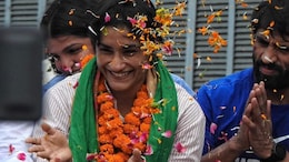 Vinesh Phogat: पेरिस ओलंपिक से लौटते ही विनेश फोगाट को मिला गोल्ड मेडल