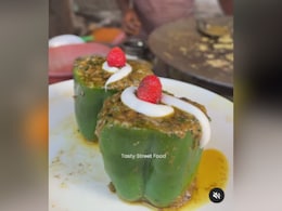 Viral Video: Street Vendor Makes Bizarre Strawberry-Based Egg Dish, Internet Disapproves
