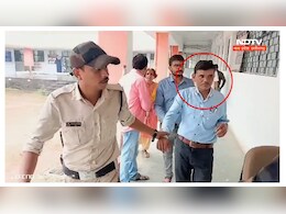 विदिशा गर्ल्स कॉलेज में अचानक पहुंचे MLA ! लाइब्रेरी में नशे में मिले 2 स्टाफ फिर हुआ ये... विदिशा गर्ल्स कॉलेज में अचानक पहुंचे MLA ! लाइब्रेरी में नशे में मिले 2 स्टाफ फिर हुआ ये...