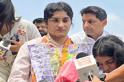 Vinesh Phogat Arrives In Delhi After Paris Olympics Heartbreak, Security Tightened Vinesh Phogat Arrives In Delhi After Paris Olympics Heartbreak, Security Tightened